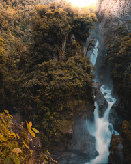 Wasserfall mitten im Regenwald von Südamerika