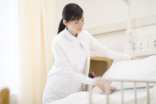Nurse making bed