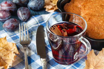 Mulled wine with seasonal plum pie