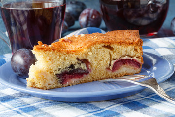 Mulled wine with seasonal plum pie