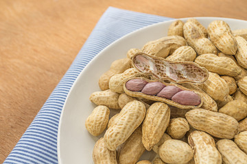 macro picture of peanuts open shell sedd in side