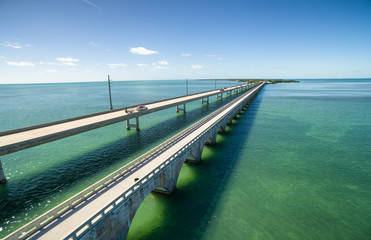 Aerial view along the seven mile bridge of US1 to the florida keys - 171434110