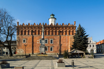 Zabytkowy ratusz w mieście Sandomierz, Polska