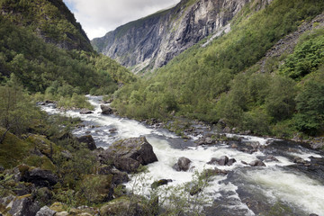 Naklejka na ściany i meble walking track to the voringfossen waterfall
