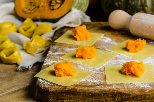 Ripieno di zucca per tortelloni alla mantovana, pasta italiana, fuoco selettivo