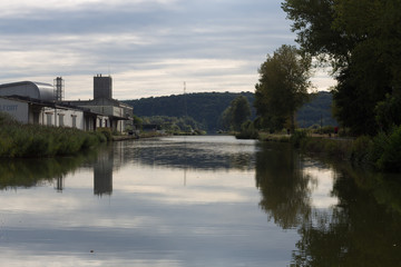 Fototapeta na wymiar Canal du Rhône au Rhin