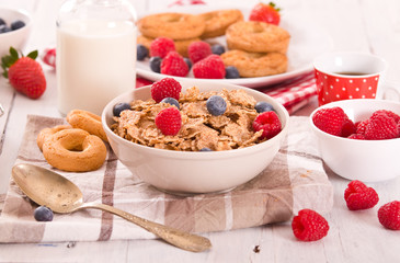 Breakfast with wholegrain cereals. 
