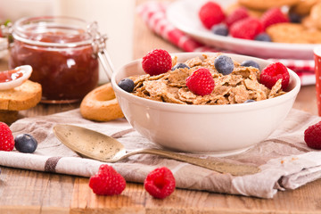 Breakfast with wholegrain cereals. 