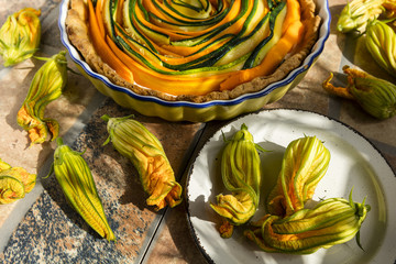 Quiche z cukinią i marchewką z kremem mascarpone