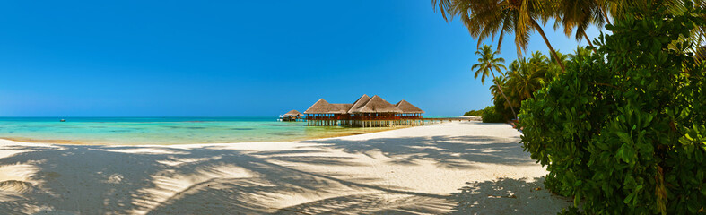 Fototapeta premium Tropical Maldives island