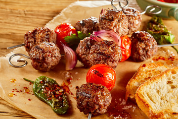 Seasoned meat skewers with vegetables and bread