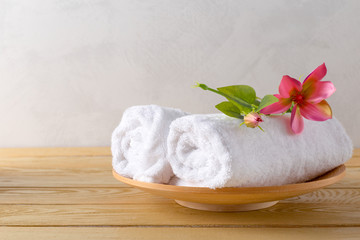 Obraz na płótnie Canvas towels roll with flower