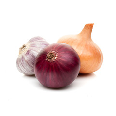 Fototapeta premium onions and garlic isolated on white background