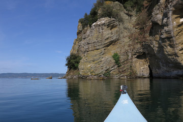 Fototapeta premium escursione in kayak all'isola Martana sul lago di Bolsena