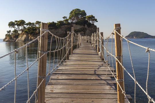 Wooden bridge to Cameo island © Sebastian Studio