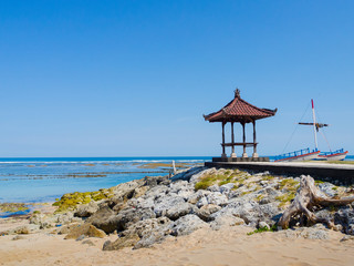 Fototapeta premium Beautiful sunny day with a small cabain in the beach of Pantai pandawa, in Bali island, Indonesia