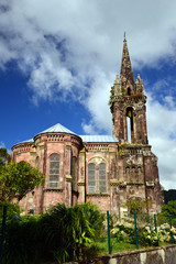 Lagoa das Furnas (Furnas-See) mit der Kapelle "Nossa Senhora das Vitorias" auf den Azoren