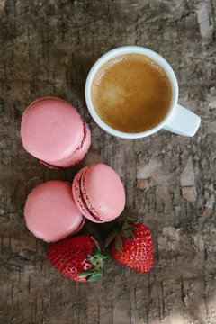Strawberry macarons with coffee
