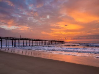 Papier Peint photo autocollant Jetée Sunrise over fishing pier at North Carolina Outer Banks