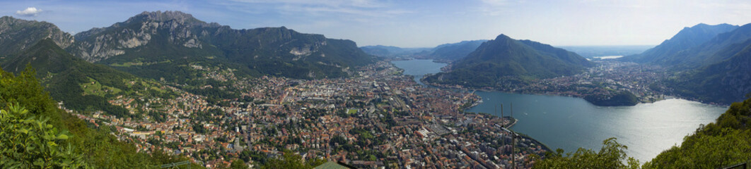 Fototapeta na wymiar Panorama di Lecco