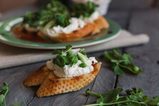 Pea and Ricotta canapes