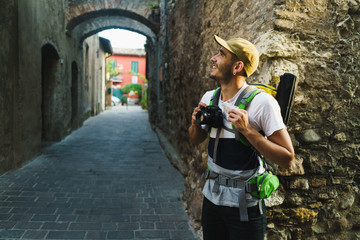 Content traveler enjoying city