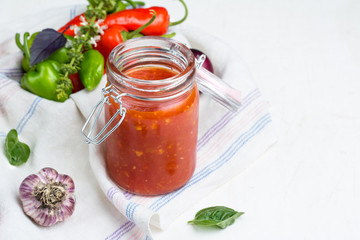 tomato sauce for pasta, hot pepper and basil.