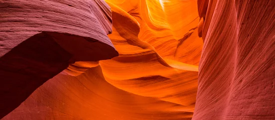 Poster Prachtige abstracte rode zandsteenformaties in de Antelope Canyon, Arizona © Calin Tatu