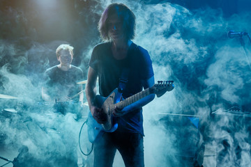 Obraz premium Guitarist plays solo.