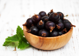 Bowl with black currant