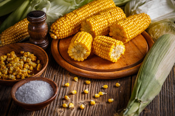Boiled corn with salt