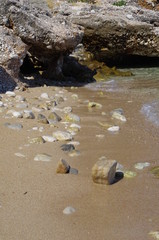 spiaggia sassi roccia