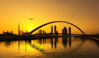 Fototapeta na wymiar Dubai skyline thru Canal bridge