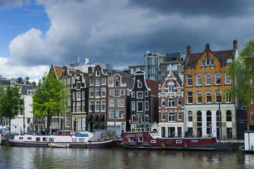 Amsterdam mit Blick auf die Amstel, Niederlande
