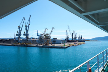 Naklejka premium Industrial landscapes with sea crane