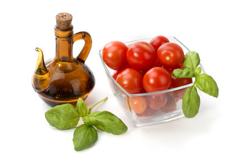 Tomatoes with basil and sunflower oil in the lubricating oil isolate