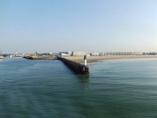 Krajobraz morski - port w Calais