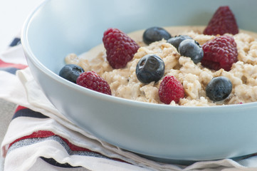 oatmeal porridge with berries
