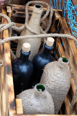 Obraz premium Decorative bottles in a wooden box