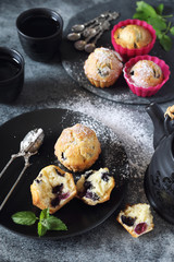 Blueberry muffins, powdered sugar dressing and tea