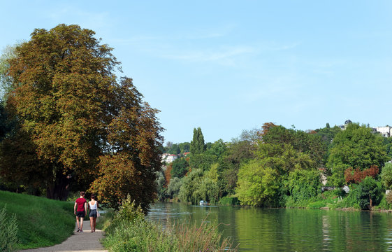 R&eacute;serve naturelle d&eacute;partementale des iles de la Marne &agrave; Saint Maur des foss&eacute;s.