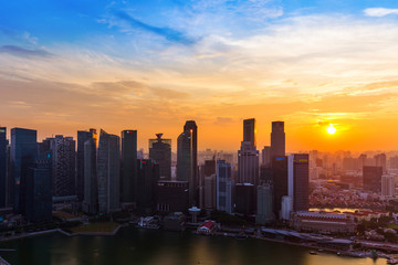 Fototapeta premium SINGAPUR - 14 kwietnia: panoramę Singapuru i Marina Bay 14 kwietnia 2016 r. W Singapurze