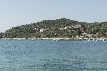 Fototapeta premium Sicht auf Ouranoupoli auf der Halbinsel Athos, Chalkidiki, Griechenland