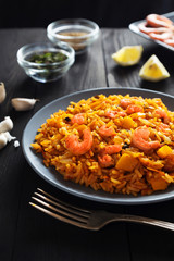 Fried rice with shrimps, vegetables and lemon