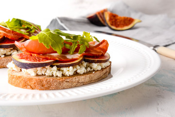 Bruschetta with goat cheese and figs.