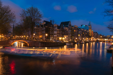 Fototapeta na wymiar Blue hour in Amsterdam