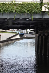 東京下町　運河のある風景