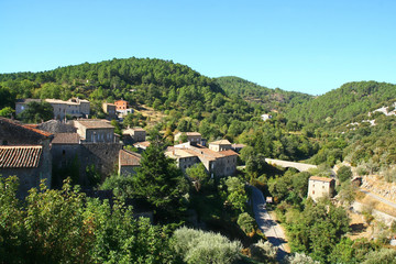 Fototapeta na wymiar Banne, village ardèchois
