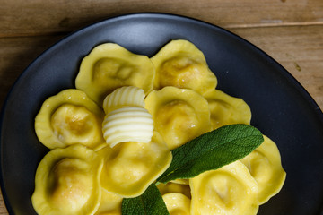 Ravioli ripieni di zucca, fuoco selettivo