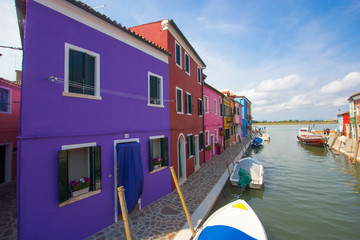 Case colorate su canale  a Burano